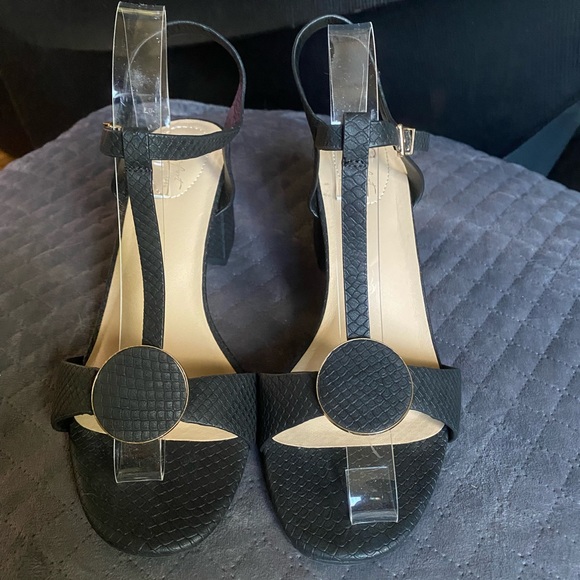C Comfort Black Sandals - Picture 2 of 8